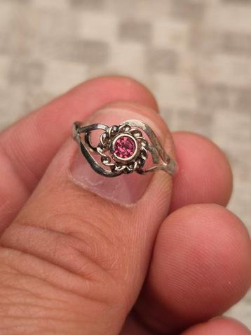 Heel prachtige vintage zilveren bloem ring met roze crystal  beschikbaar voor biedingen