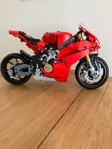 Lego Technic 42202 Ducati Panigale V4-S beschikbaar voor biedingen