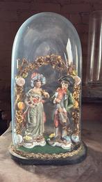 Biscuit beeldjes onder stolp, Antiek en Kunst, Ophalen