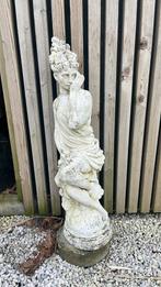 Tuinbeeld vrouw 65cm hoog, moet eens opgefrist worden, Jardin & Terrasse, Statues de jardin, Homme, Enlèvement, Béton, Utilisé