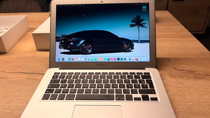 Macbook air 13 inch (2017) met accessoires, Informatique & Logiciels, Apple Macbooks, Utilisé, MacBook, 13 pouces, 2 à 3 Ghz, 128 GB ou moins