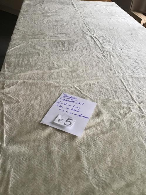 2 gebruikte bedspreien aan slechts 5 euro per stuk, Huis en Inrichting, Slaapkamer | Beddengoed, Zo goed als nieuw, Ophalen of Verzenden