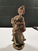 Vintage beeld. Bloemenmeisje, Ophalen of Verzenden