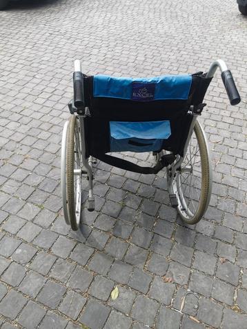 Rolstoel Te Koop zonder voetsteunen prijs 50€ beschikbaar voor biedingen