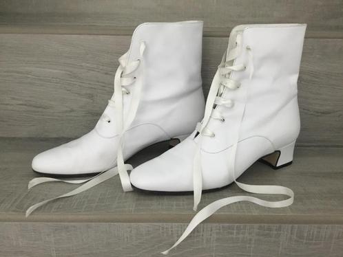 Pronuptia witte lederen enkellaarsjes/bruidslaarsjes maat 39, Vêtements | Femmes, Chaussures, Boots et Botinnes, Blanc, Enlèvement ou Envoi