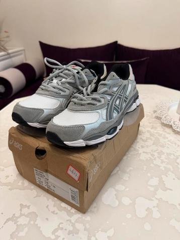 Asics NYC grises beschikbaar voor biedingen