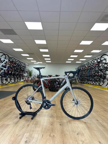 NEW - BMC Road Machine Carbon Disc Racefiets beschikbaar voor biedingen