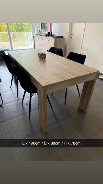 Tafel €100 beschikbaar voor biedingen