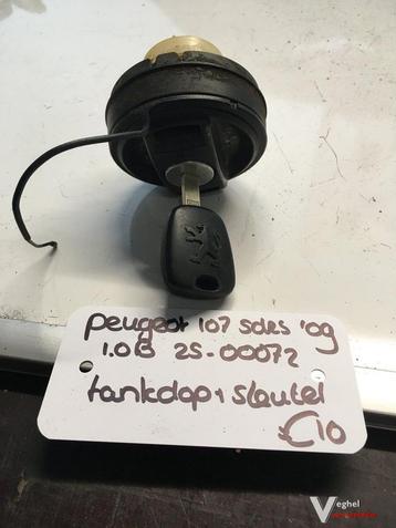Peugeot 107 1.0 B 5drs 2009 2500072  Tankdop met sleutel beschikbaar voor biedingen