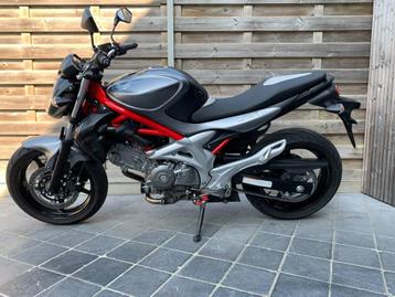 suzuki gladius 650cc **18000km** abs ** topkoffer** beschikbaar voor biedingen