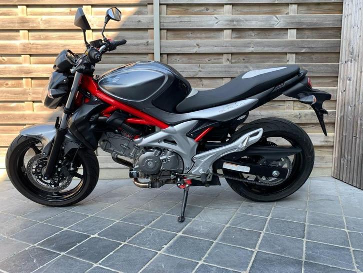 suzuki gladius 650cc **18000km** abs ** topkoffer**, Motoren, Motoren | Suzuki, Bedrijf, Naked bike, meer dan 35 kW, 2 cilinders