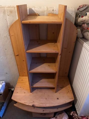 Vakken / boeken kast beschikbaar voor biedingen