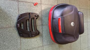 Givi topkoffer met rugsteun beschikbaar voor biedingen