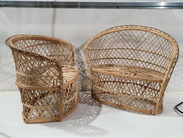 2 rotan bankjes voor  poppen of plantenhouder plant  retro beschikbaar voor biedingen