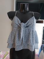 Hemelsblauwe top met bloemen. T36, Kleding | Dames, Topjes, Ophalen of Verzenden, Gedragen, Blauw