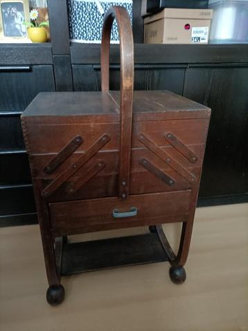 Opbergen van naaigerief beschikbaar voor biedingen