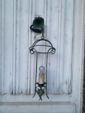 Antieke lamp beschikbaar voor biedingen