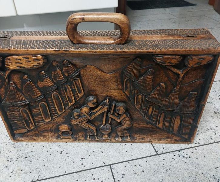 Houten Afrikaanse koffer, handwerk, Afrikaanse kunst, Huis en Inrichting, Woonaccessoires | Kisten, Zo goed als nieuw, Ophalen of Verzenden