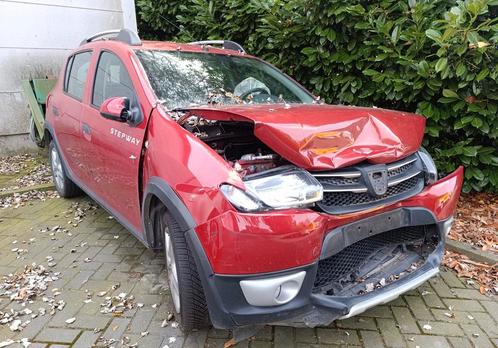 Dacia Sandero Stepway 0.9TCE 2015 103 000 km, Autos : Divers, Voitures accidentées, Essence, Berline, Rouge, Enlèvement ou Envoi