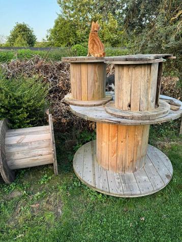 Houten bobijnen/kabelrollen/haspels beschikbaar voor biedingen