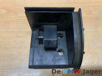 Rolhoes steun rechts BMW E61 E61LCI E83 E83LCI 51477160590 beschikbaar voor biedingen