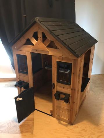 Maison de jeu extérieure en bois  disponible aux enchères