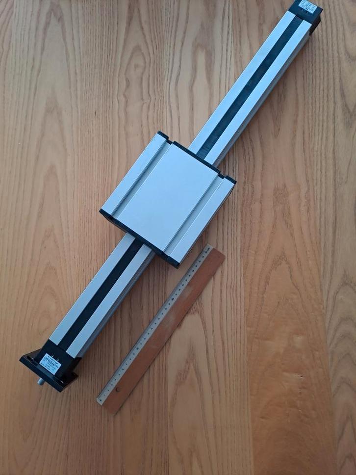 Axe linéaire avec vis d'entraînement 760 mm, Doe-het-zelf en Bouw, Gereedschap | Machine-onderdelen en Toebehoren, Zo goed als nieuw