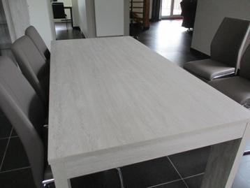 Eetplaats modern  beschikbaar voor biedingen