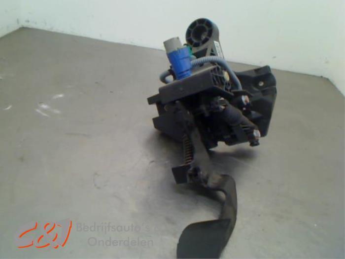 Koppelingspedaal van een Opel Vivaro, Auto-onderdelen, Interieur en Bekleding, Opel, Gebruikt, 3 maanden garantie, Ophalen of Verzenden