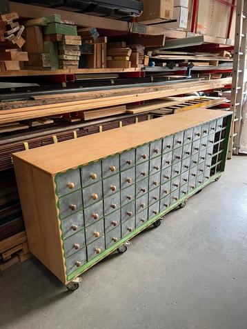 Schuiven kast man cave, atelier kast beschikbaar voor biedingen