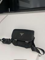 Zwarte prada tas, Handtassen en Accessoires, Tassen | Schoudertassen, Ophalen of Verzenden