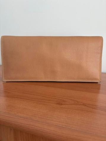 Clutch beige, fijn leer. 16x34x4,5 cm beschikbaar voor biedingen