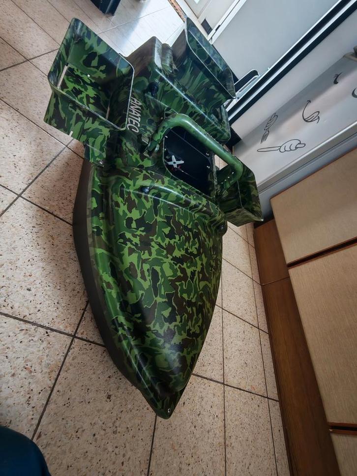 Bateau amorceur avec chargeurs, Sports nautiques & Bateaux, Bateaux de pêche & à console, Enlèvement