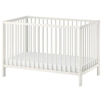 Weinig gebruikte babybed Ikea 'Gulliver' + matras Ikea beschikbaar voor biedingen