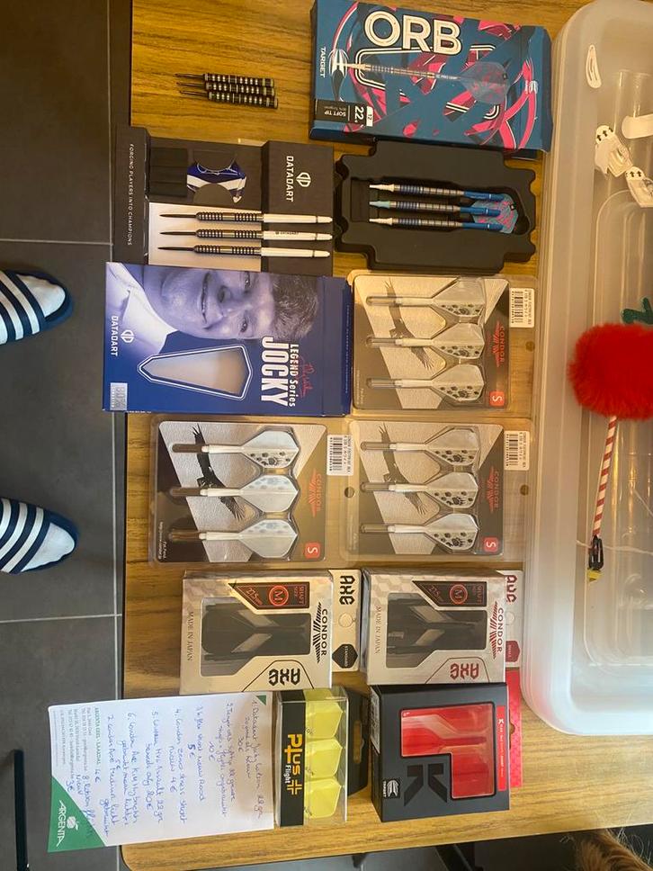 Allerhande dartspijlen, flights/shafts spotprijzen, Huis en Inrichting, Woonaccessoires | Wandplanken en Boekenplanken, Zo goed als nieuw