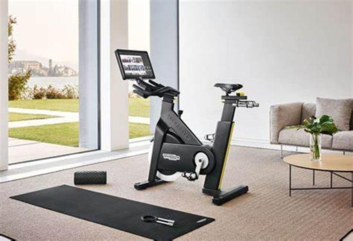 Technogym Interactieve Upright Bike Hometrainer spinning, Sport en Fitness, Fitnessmaterialen, Zo goed als nieuw, Overige typen