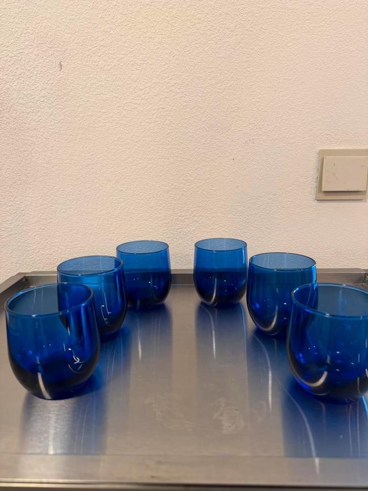 Blauwe waterglazen, Antiek en Kunst, Kunst | Designobjecten, Ophalen