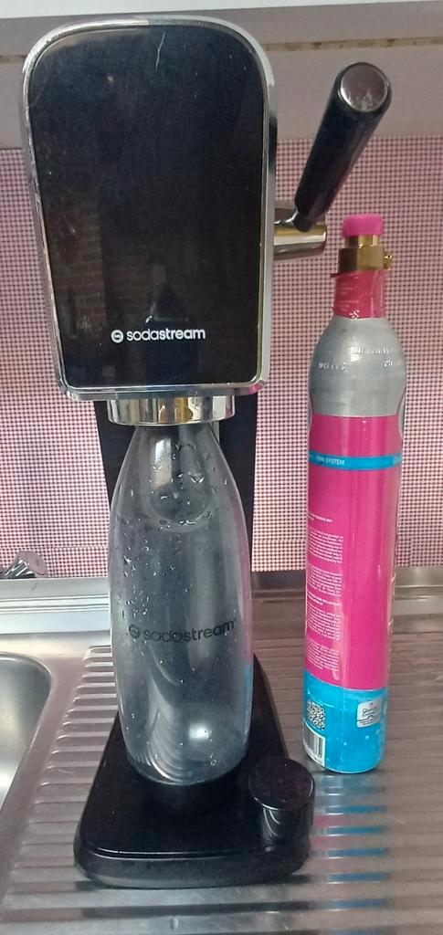 Titre :
​SodaStream Quick Connect NOIRE (Système Bouteille R, Electroménager, Machines à eau pétillante, Comme neuf, Enlèvement