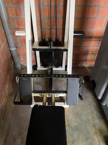 Technogym pulley row beschikbaar voor biedingen