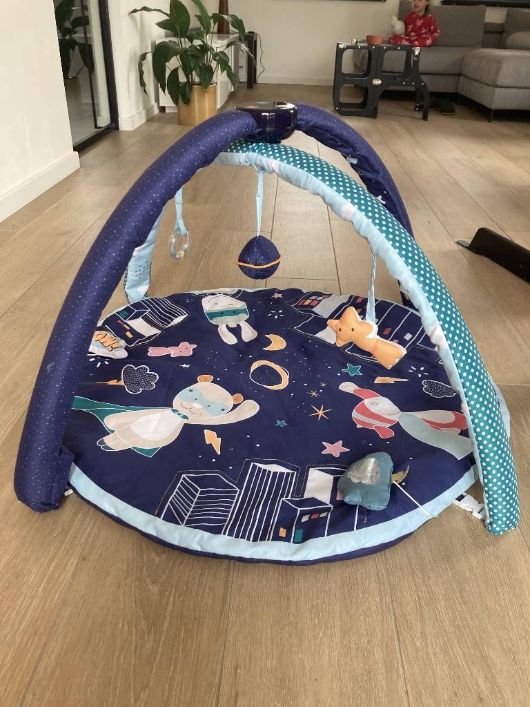 Noukies babygym met licht en geluid (het duurste type), Kinderen en Baby's, Speelgoed | Babyspeelgoed, Zo goed als nieuw, Babygym