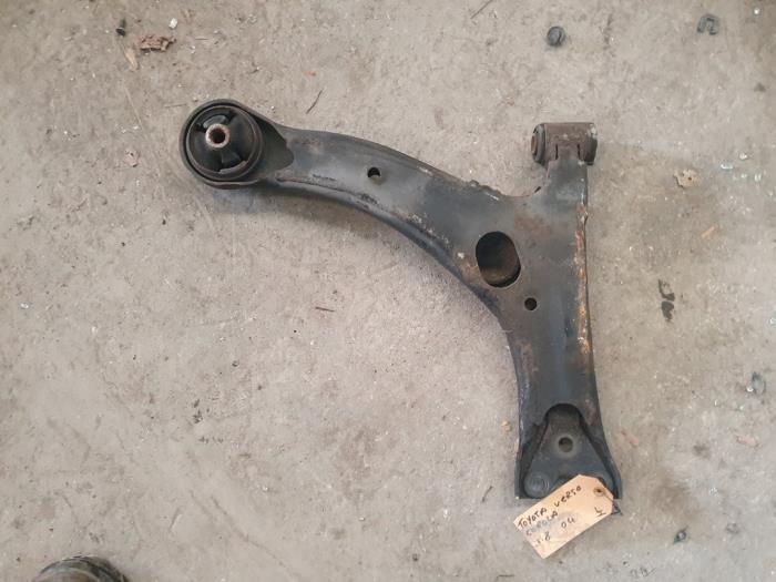 Draagarm links-voor van een Toyota Corolla Verso, Auto-onderdelen, Ophanging en Onderstel, Toyota, Gebruikt, 3 maanden garantie