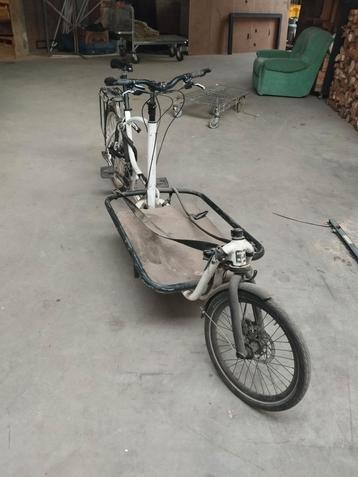 Bakfiets met twaalf fietsen