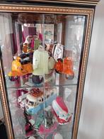 Mooie vitrinekast met vintage auto s en bromfietsen, Verzamelen, Ophalen