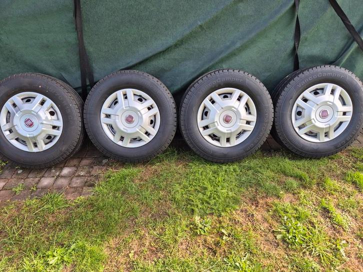 Fiat Ducato 215-70-15 steek 5x118, banden zijn slecht, Auto-onderdelen, Banden en Velgen, Banden en Velgen, Zomerbanden, 15 inch