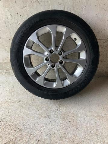 Velg met band voor Mercedes-Benz GLA beschikbaar voor biedingen
