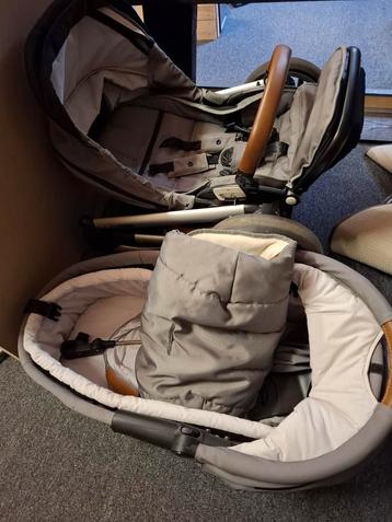 Te koop kinderwagen met accessoires  disponible aux enchères