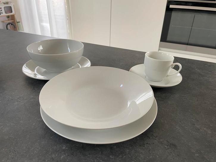 Tijdloos servies Yong - 6 personen (36 stuks), Huis en Inrichting, Keuken | Servies, Zo goed als nieuw, Compleet servies, Effen