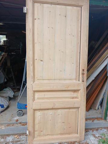 paneeldeur uit naaldhout 89cm br 2.18 m h 35 mm dik beschikbaar voor biedingen