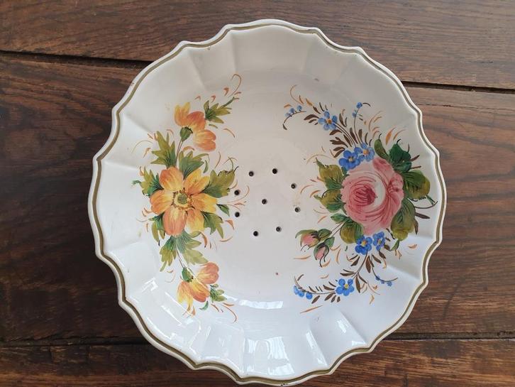 Handgeschilderd Italiaans vergiet, aardewerk met bloemdecor, Antiek en Kunst, Antiek | Keramiek en Aardewerk, Verzenden