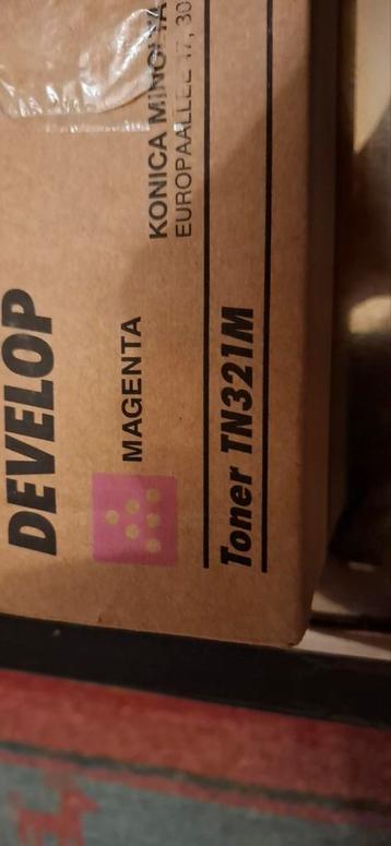 Konica Minolta TN-321 M/A33K350 toner van het merk Magenta - beschikbaar voor biedingen